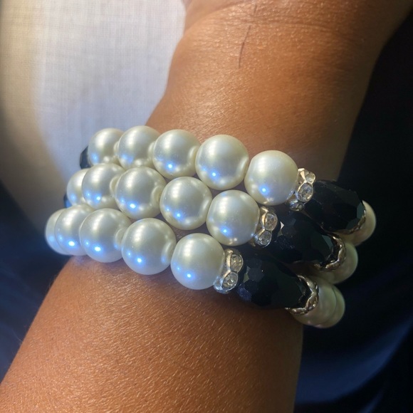Jewelry - Faux pearl bracelet 🌟
